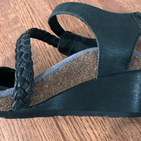 Gently worn, orthotic wedges. - Picture 3 of 4